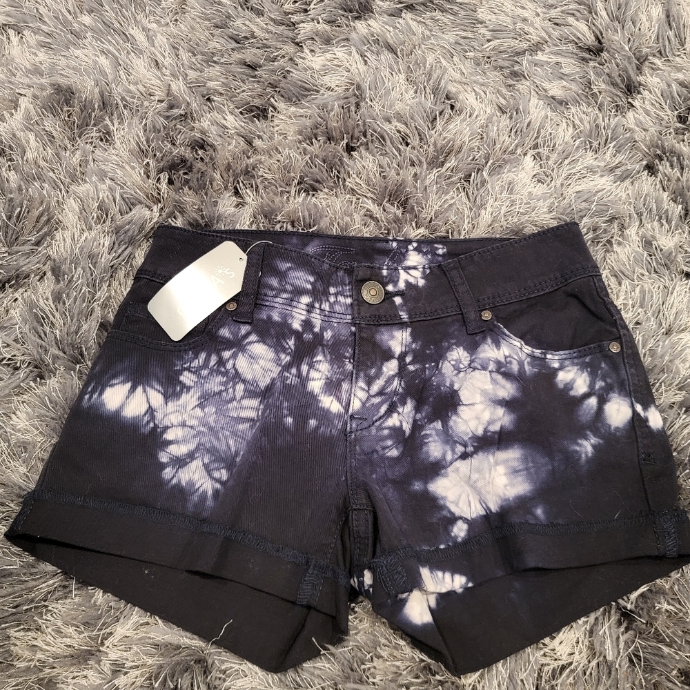 NWT tie dye jean shorts 00